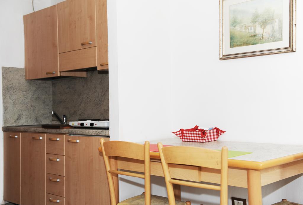 Victoria Hotels Carso Camnago Volta Luaran gambar
