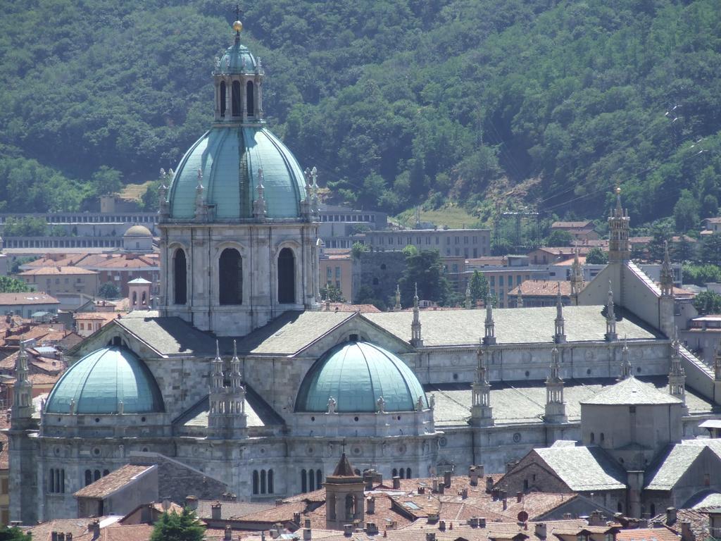 Victoria Hotels Carso Camnago Volta Luaran gambar