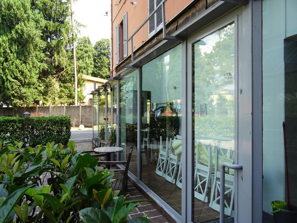 Victoria Hotels Carso Camnago Volta Luaran gambar